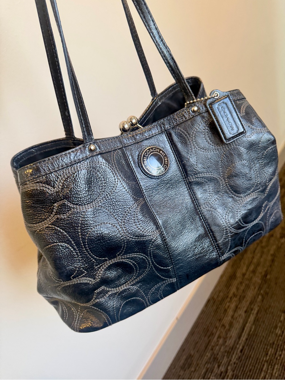 Coach Black Patent Leather Signature C Kiss Lock Carryall Bag F19215